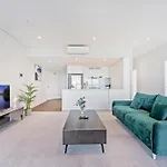 Deluxe 3B2B Apt With Waterfront And Convenient Facilities
