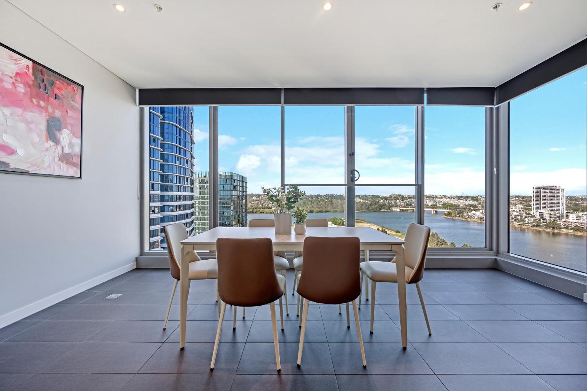 Deluxe 3b2b With Waterfront And Convenient Facilities *