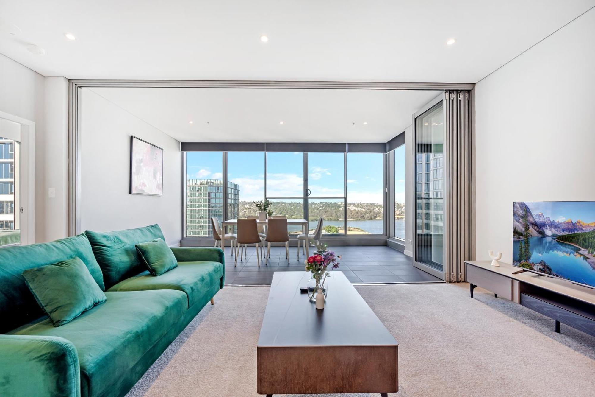 Apartment Deluxe 3b2b With Waterfront And Convenient Facilities Sydney