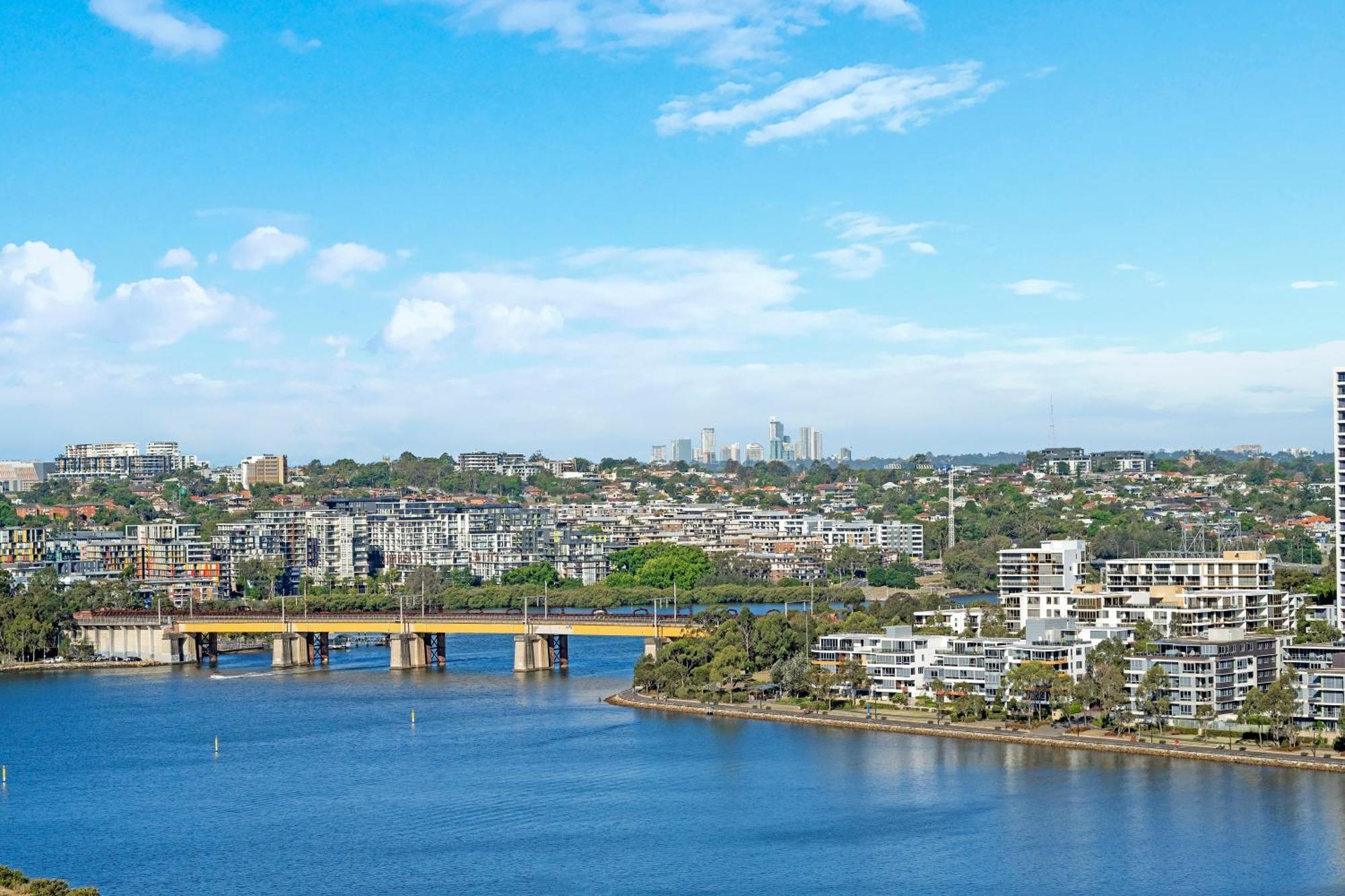 Deluxe 3b2b With Waterfront And Convenient Facilities *