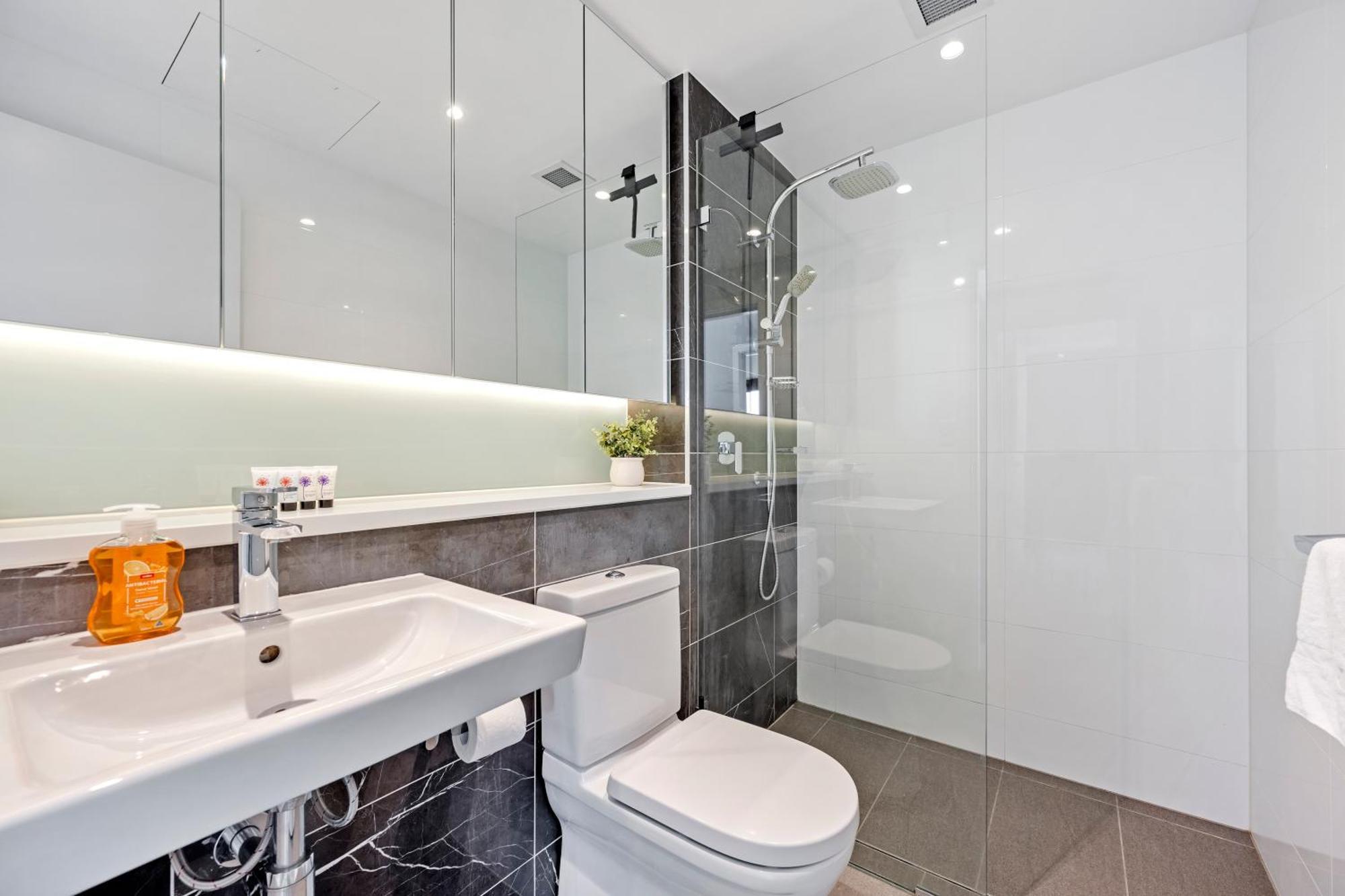 Apartment Deluxe 3b2b With Waterfront And Convenient Facilities *
